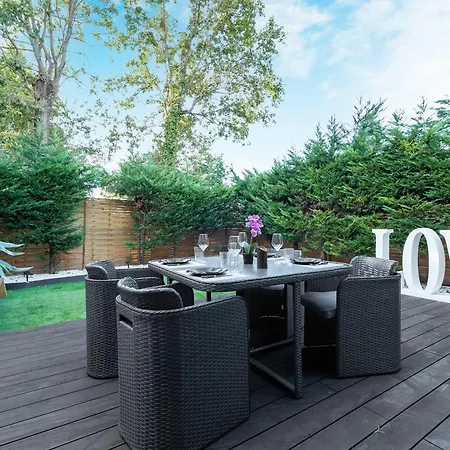 In Jacuzzi Prive Jardin Apartament