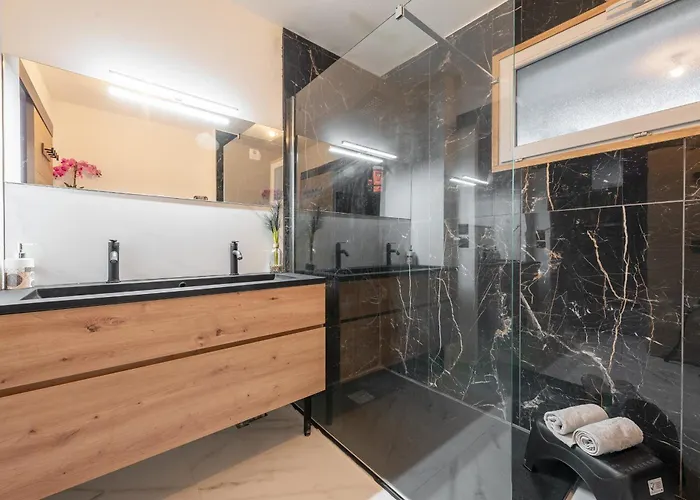 In Jacuzzi Prive Jardin דירה Escalquens